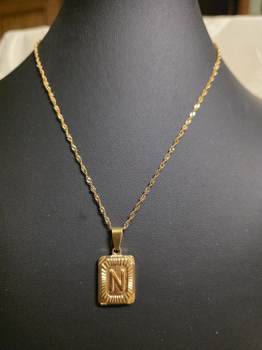 #866 Plunder Gold Initial "N" Pendant Necklace